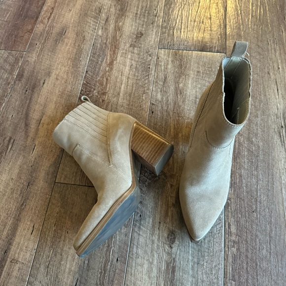 Marc Fisher Marela tan leather pointed toe block heel boots size 6.5 - Picture 10 of 10